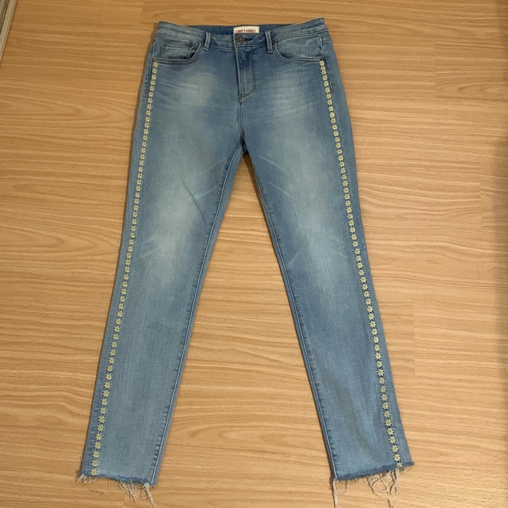 Driftwood straight skinny leg high rise jeans. Size 28